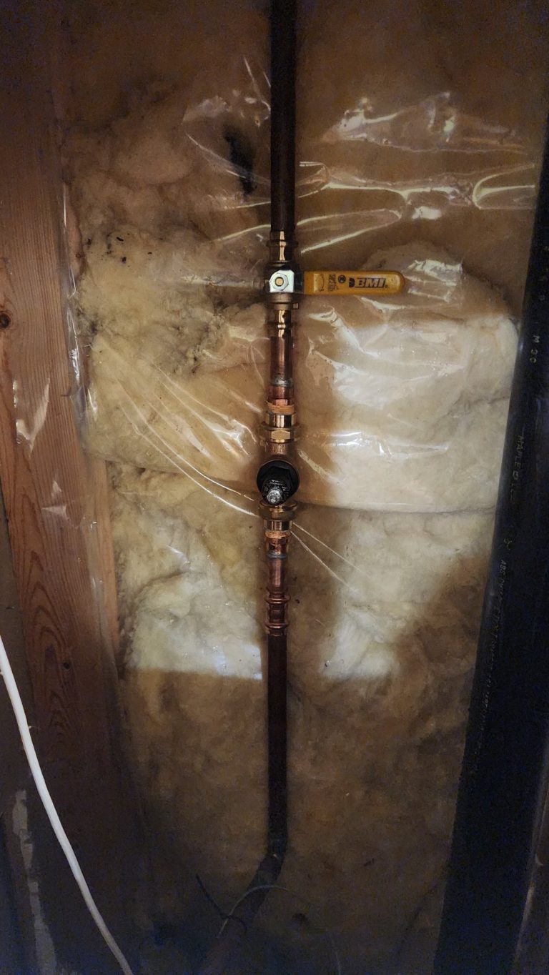Emergency plumber Kingston - new copper pipe and shut-off valve installed during an emergency repair